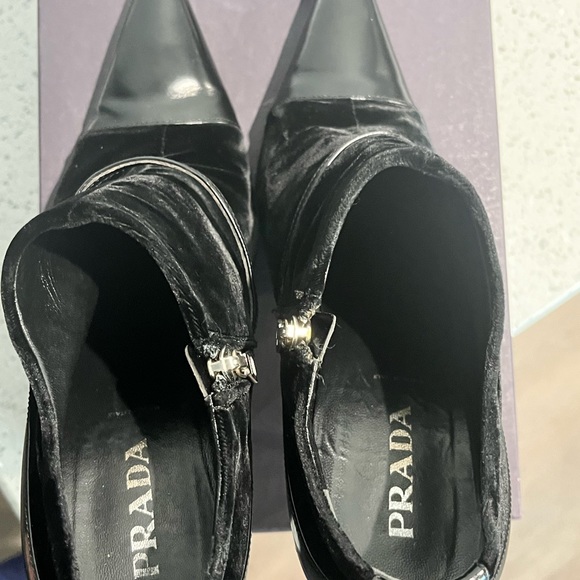 PRADA Point Toe Low Heeled Ankle Boots in Black velvet/leathe womens size 39.5 - Picture 3 of 5